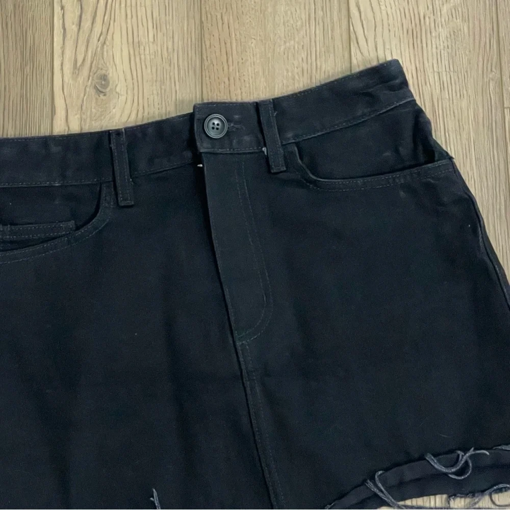 Carmar Black Mini Denim Skirt Raw Hem Women’s‎ 26